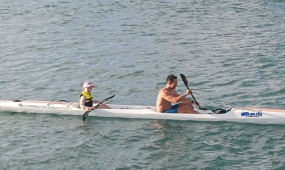 jake-rienits-daughter-sunshine-coast-paddling